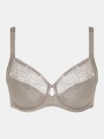 Chantelle intrigue